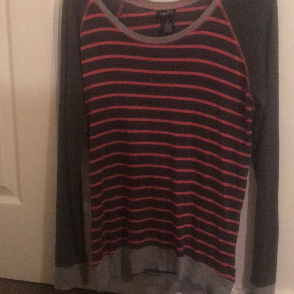 Women’s long sleeve striped top!  Great condition!